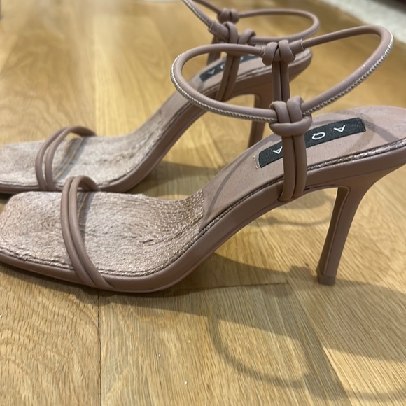 Beige sandal heels worn once - Picture 1 of 2